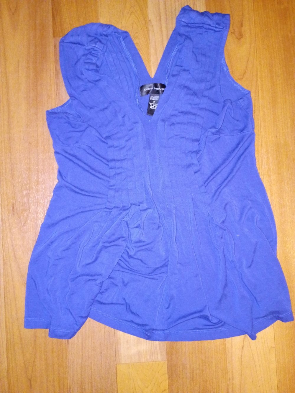 cable and gauge Sleeveless V-Neck Ruched Front Top - Blue M